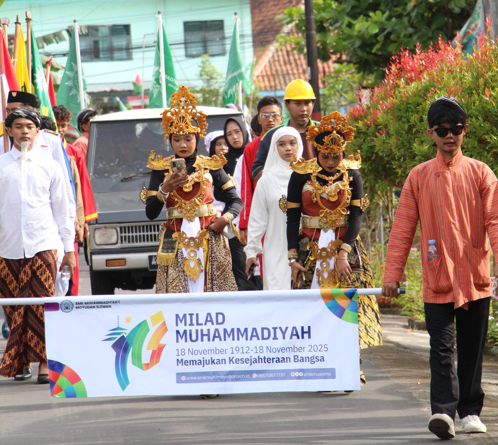 SMK Muhammadiyah 1 Moyudan Meriahkan Karnaval Syiar Milad Muhammadiyah ke-113